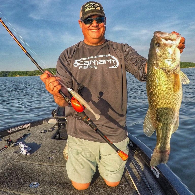 5 Tricks to Fish a Deep Swimbait for Bass in Heavy Current