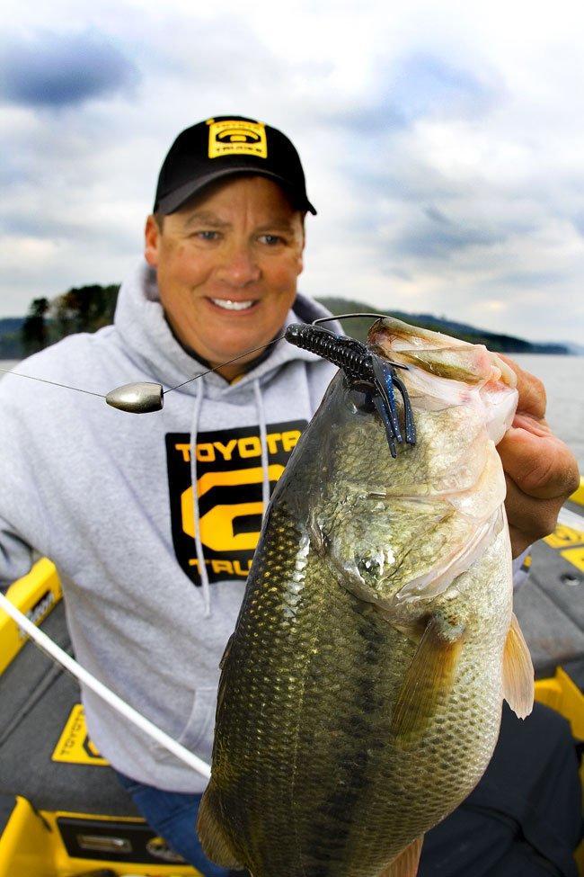 5 Best Bets for Bass Fishing around the Spawn