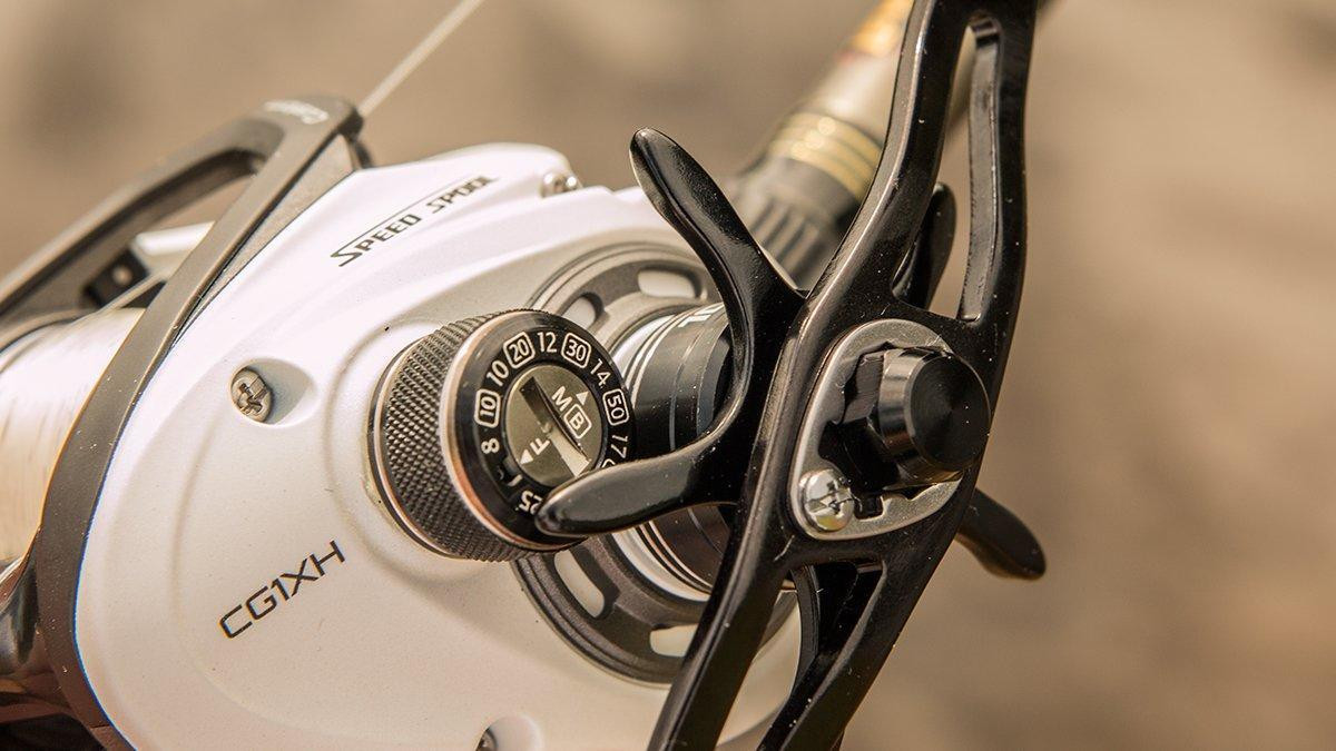 Extremely lightweight - weighing in at only 6.7-oz - the Lew's Tournament  Pro Speed Spool Casting Reels offer fluid function and serious power in a  compact, easily-palmable design.