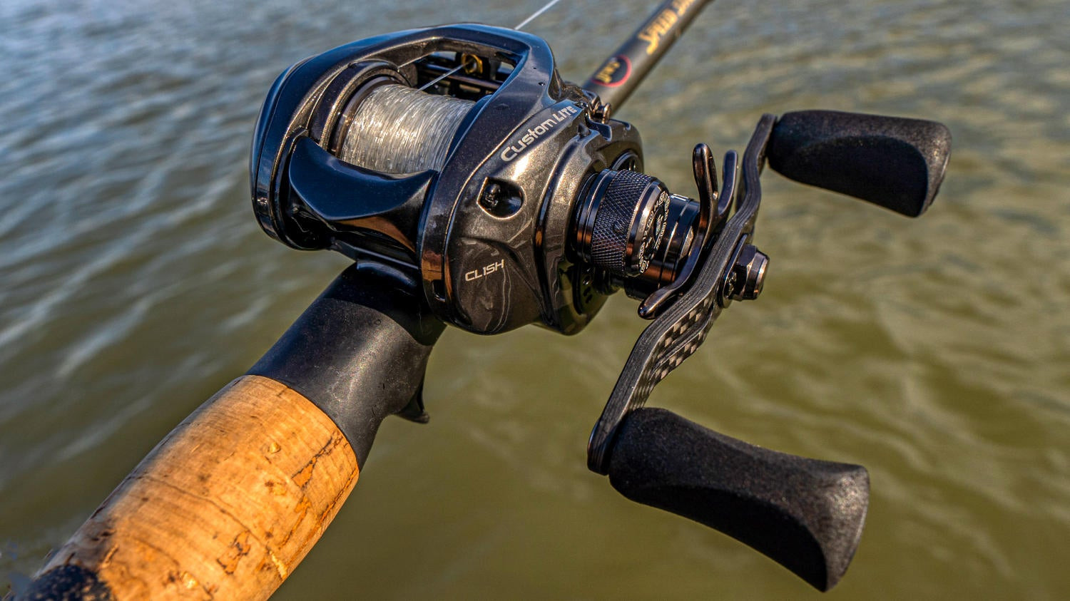 Lew's - New-for-2020 is the Lew's Custom Lite SLP! The Custom Lite will be  Lew's lightest Baitcast Reel to date weighing in at only 4.6 ounces. Made  with a Tanso Tech frame