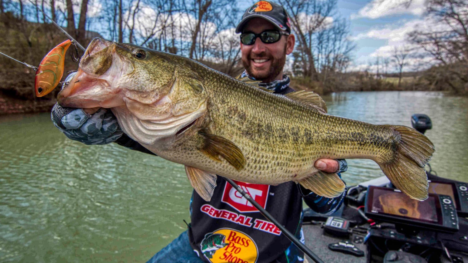 How Ott DeFoe Won the Bassmaster Classic with a Lipless Crankbait -  Wired2Fish