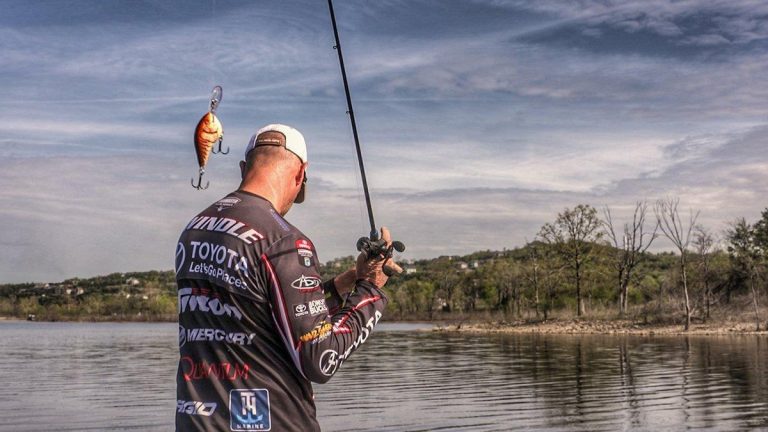 Swindle Signs with Rapala, VMC