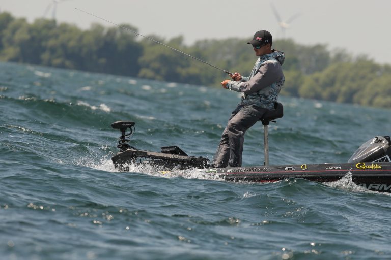 Johnston First Canadian to Win Elite Series on St. Lawrence River