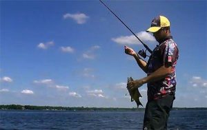 Sight Fishing Smallmouth around Boulders