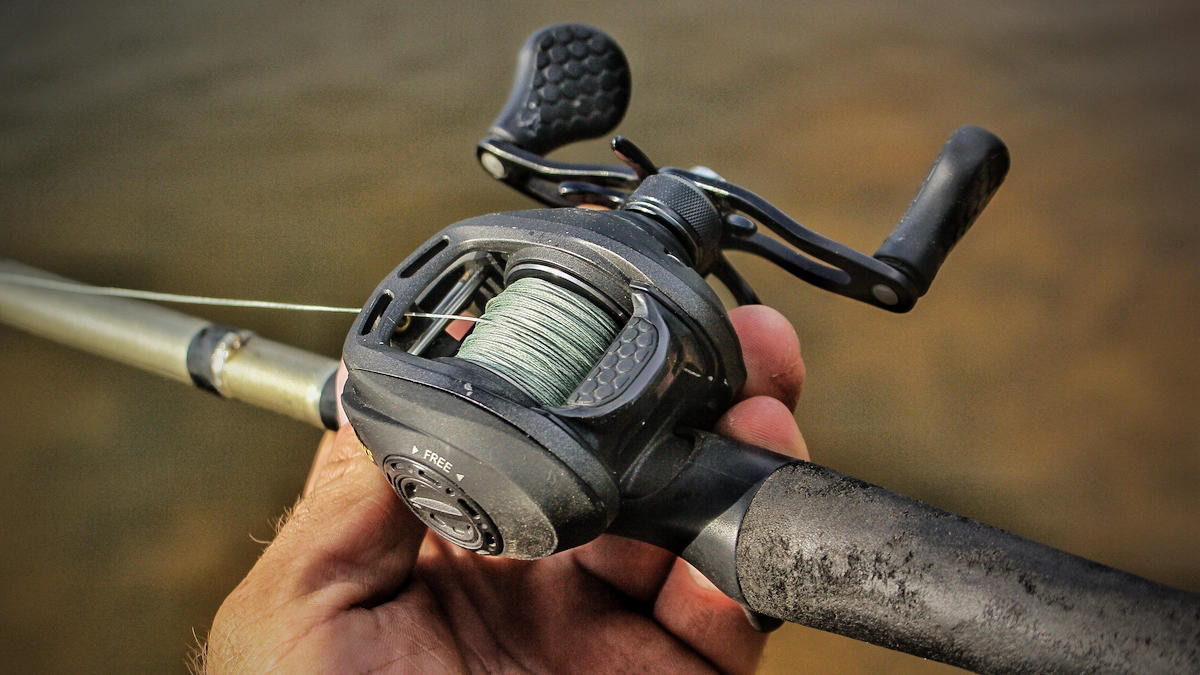 The difference between Spinning Reel and Baitcasting Reel