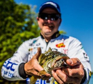 Jerkbait Fishing around Floating Docks