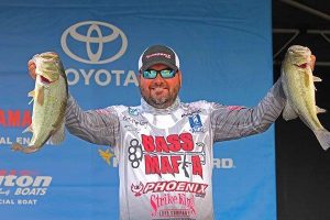 How to Choose Between Jigs and Texas Rigs for Bass