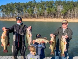 Mundy Catches 40-Pound Limit of Bass to Win Rayburn BFL