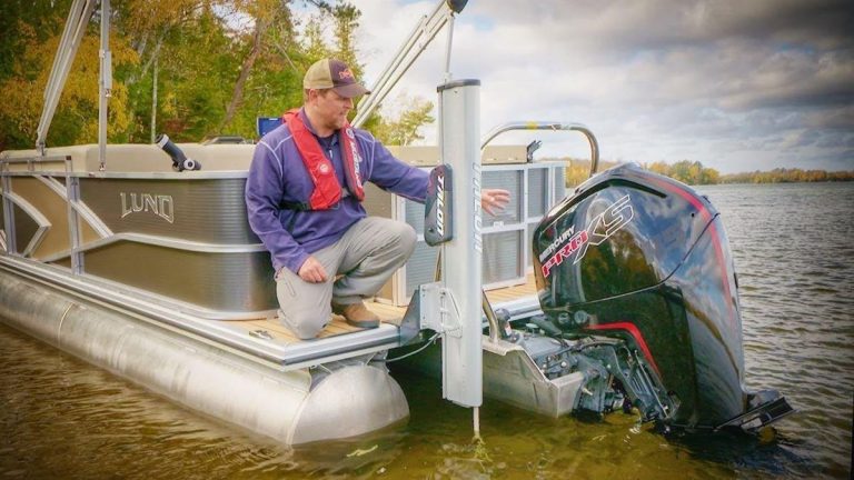 Outboard Engine Considerations for Pontoon Boats