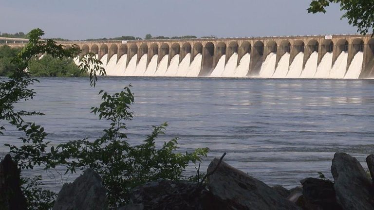 TVA Urges Boaters to Stay Off Tennessee River