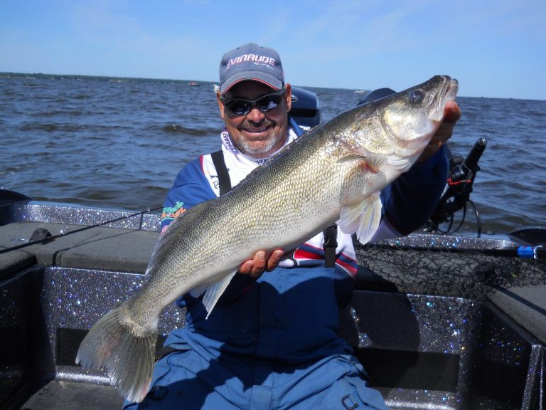 Rick Olson Catches Giant Walleye in AIM Event