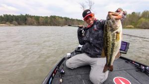 Ike’s Lipless Crankbait Lessons for Prespawn Bass