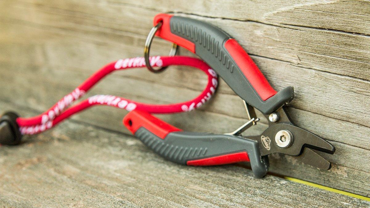 These Popular Retractable Fishing Line Cutters Are Just $13 Right