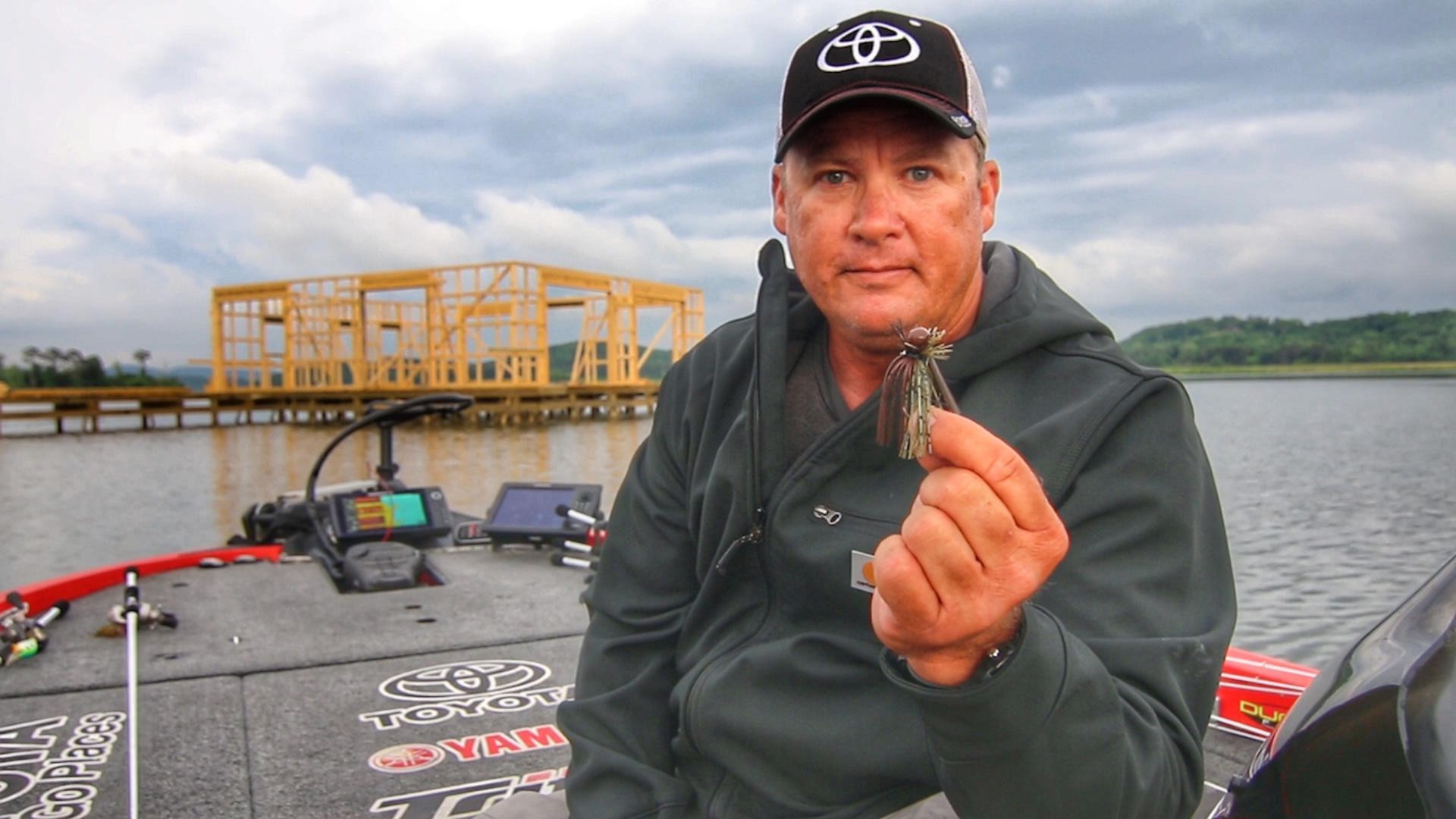How to Tie a Jig Skirt Using a Uni Knot - Wired2Fish
