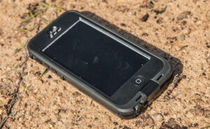 lifeproof-nuud-iphone-5-case-on-ground.jpg