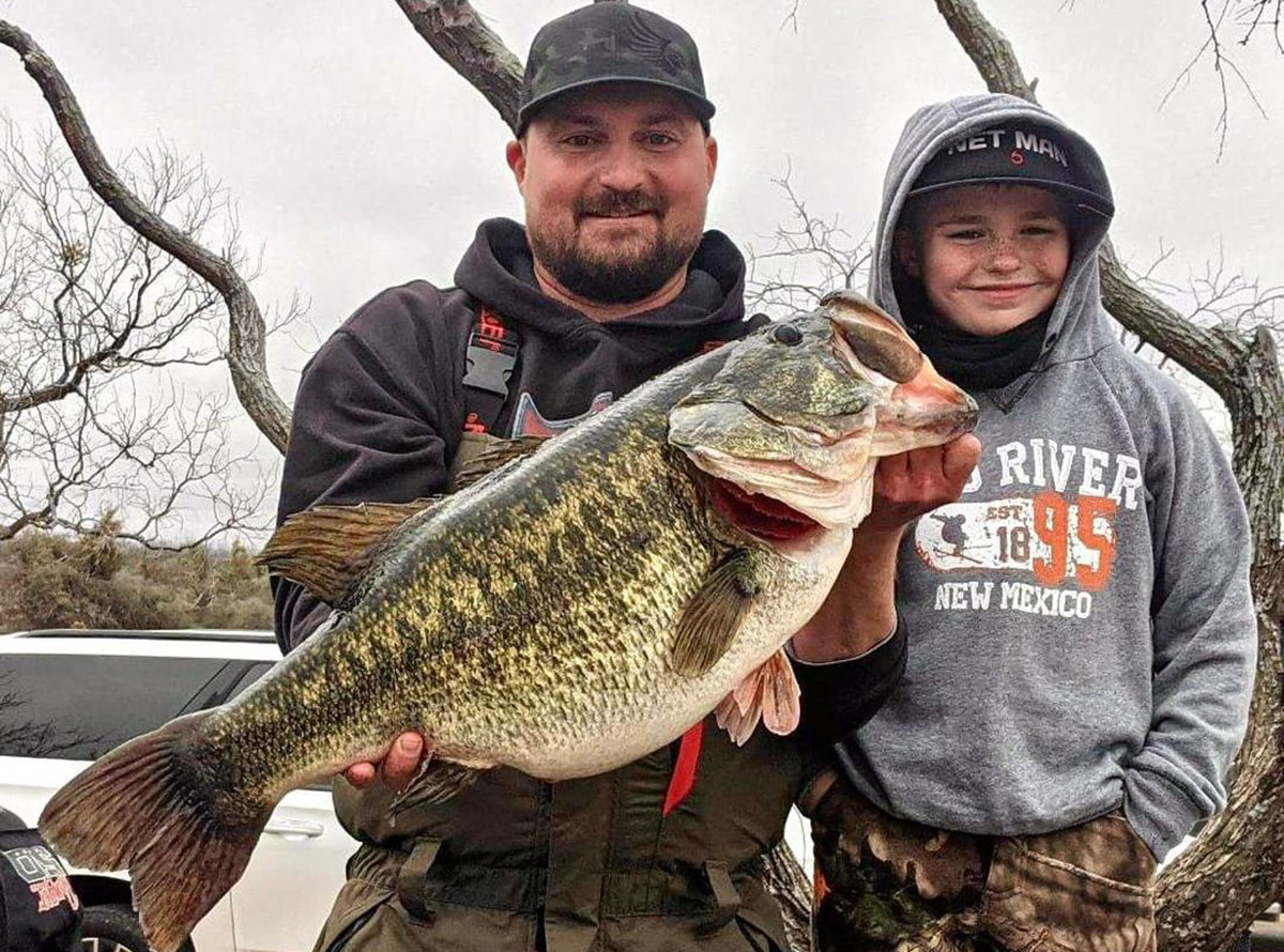 Brodey Davis with 17 pound largemouth from Texas