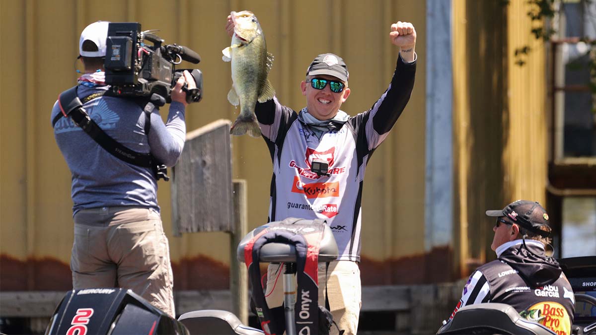 Alton Jones catches two big bass at Heavy Hitters to win $165,000