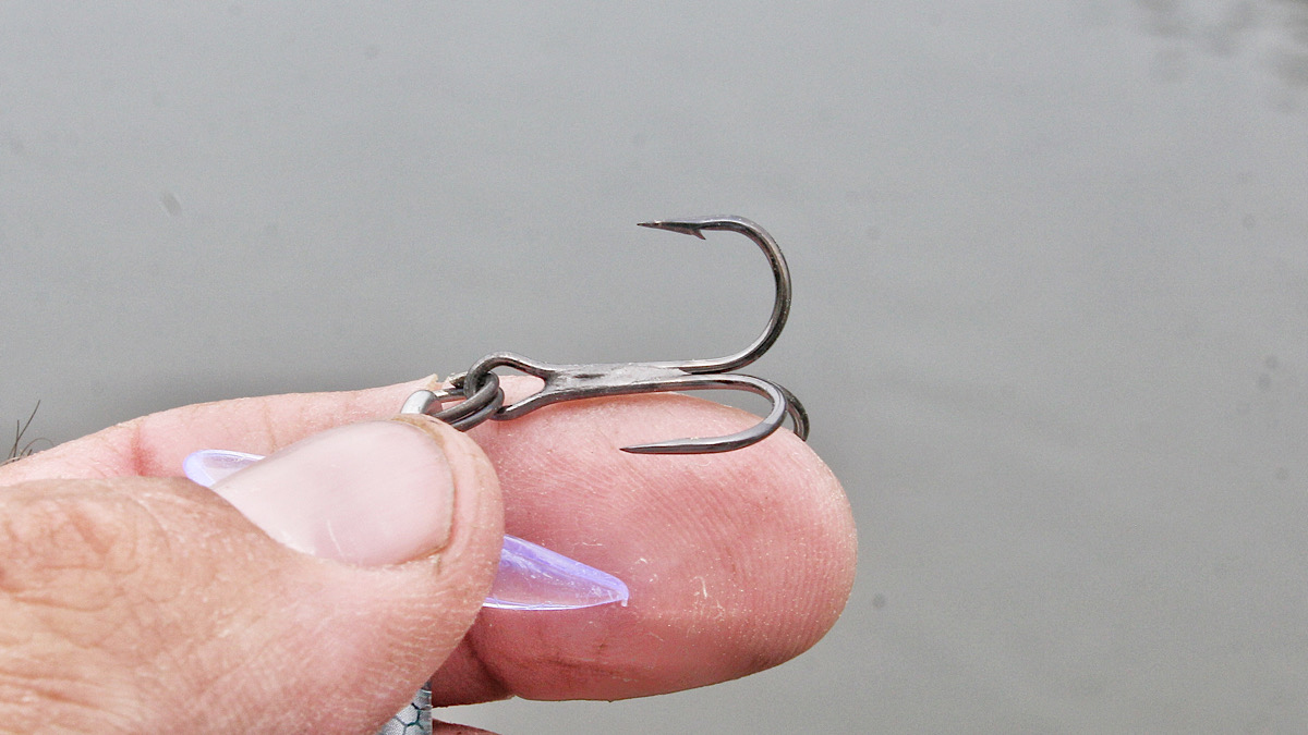 treble hook on bass fishing lure