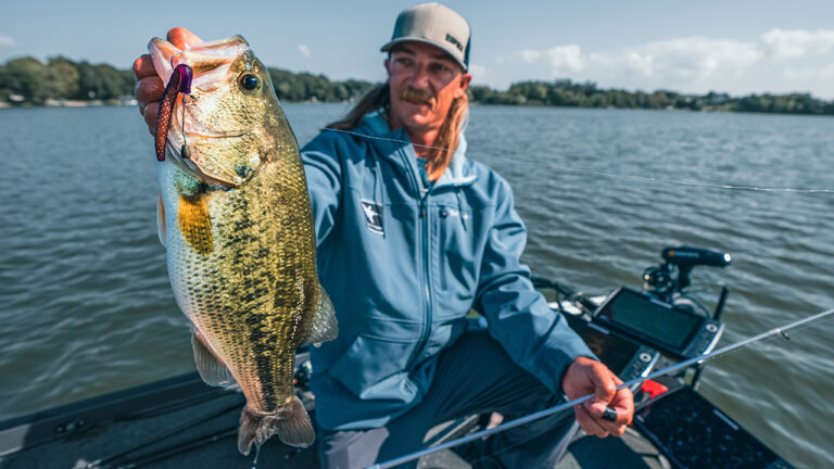 5 Steps to Find and Catch Bass on New Lakes