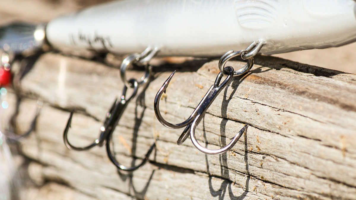 bass fishing lure treble hooks