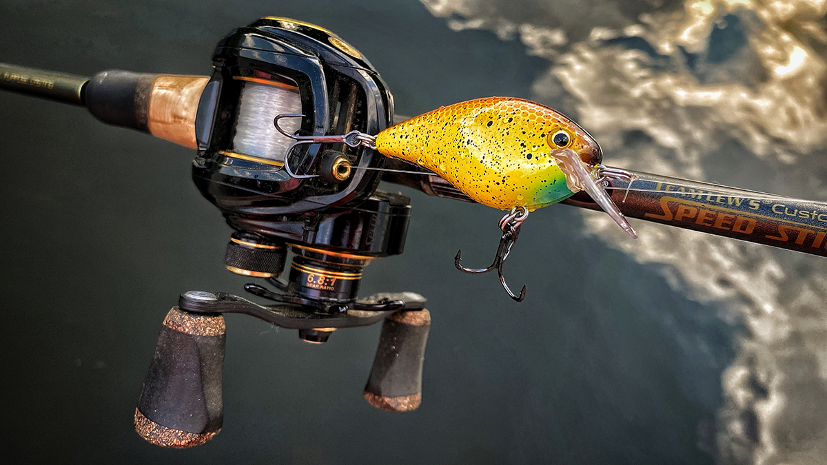 Strike King Lure Company - Can't. Stop. Staring. KVD 1.5 Hard Knock in Moon  Juice & Phantom Watermelon Red Craw. Which would you tie on first? 📸  @baxterthebaitman #StrikeKing #Squarebill #Hardknock #crankbait