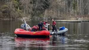 Fisherman Risks Own Life to Assist Drowning Kayaker