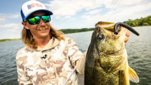 Flip Shot Rig for Bass | When to Fish and Key Tackle