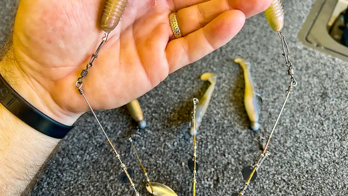 add dummy baits to an umbrella rig with a hitch hiker