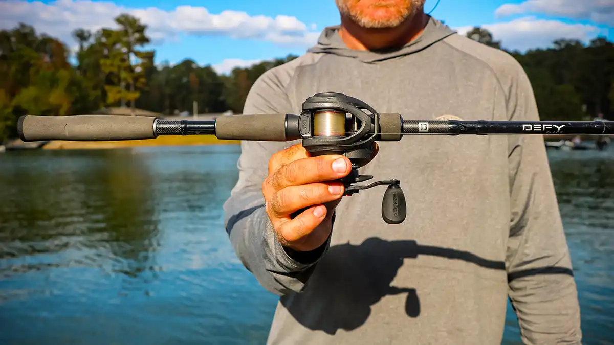 13 Fishing Defy Black Cranking Rods handle