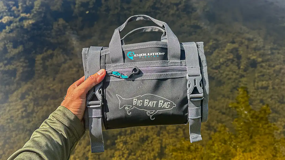 Nomad Design Lure Roll - Medium Size With 6 Pockets Respectively, Portable Waterproof Tarpaulin Fish Lure Bag - Heavy Duty PVC Window, Mesh Cleaning & Drying Tabs