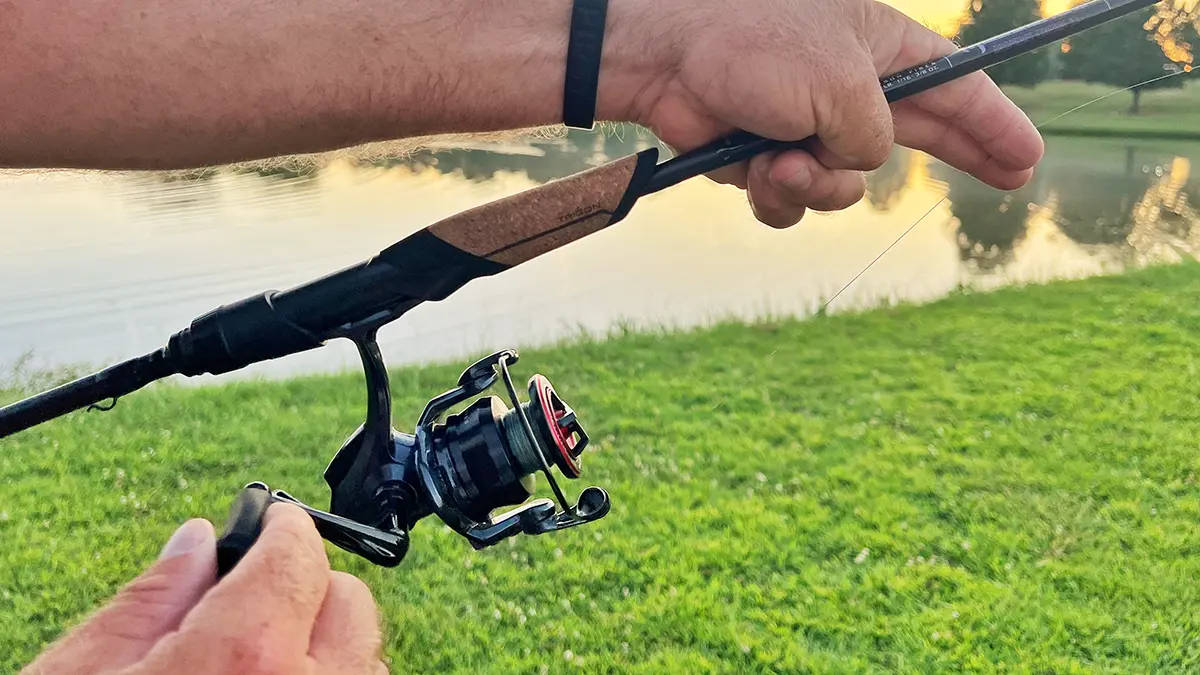 Step 5: St. Croix Mojo Bass trigon rod with Seviin GS Series reel, angler applying tenstion to the line