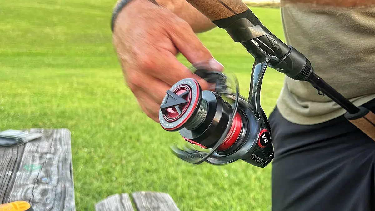 Step 6: close up of Seviin GS Series spinning reel angler turning the reel handle