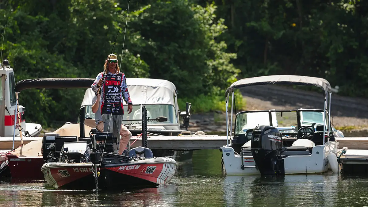 Seith Feider fishing at Champlain Elite Series / Seigo Saito BASS