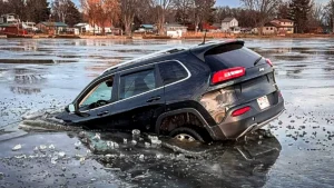 Angler Puts Jeep Through Ice on 50-Degree Wisconsin Day