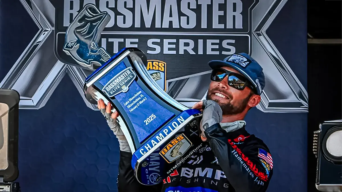 Brandon Palaniuk with bassmaster elite blue trophy