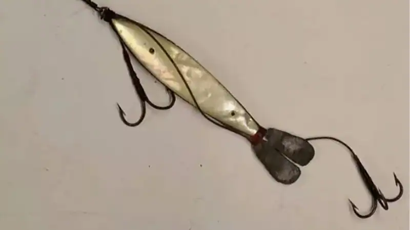 Ustonson Mother-of-Pearl Water-Witch Lure